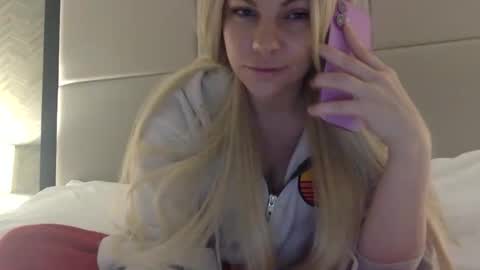 Snapshot of nicecolddrink2 chatting on 04/07/26, 10:05 Amber online show from 04/07/26, 10:05
