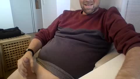 Snapshot of niceguydate chatting on 02/19/25, 12:22 niceguydate online show from 02/19/25, 12:22