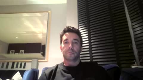 Snapshot of niciboi chatting on 10/25/25, 10:48 James online show from 10/25/25, 10:48