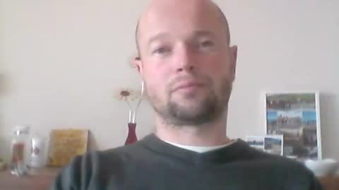 Snapshot of nick1990b chatting on 02/02/26, 11:31 nick1990b online show from 02/02/26, 11:31