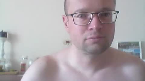 Snapshot of nick1990b chatting on 04/15/26, 01:18 nick1990b online show from 04/15/26, 01:18