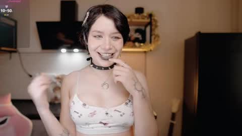 nickari_x online show from 04/19/26, 05:40