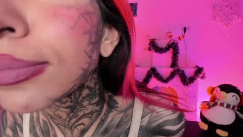 Snapshot of nicki_1 chatting on 12/29/24, 05:31   Help me reach 100 thumbs up online show from 12/29/24, 05:31