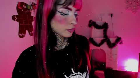 Snapshot of nicki_1 chatting on 01/01/25, 06:26   Help me reach 100 thumbs up online show from 01/01/25, 06:26