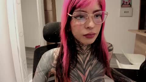 Snapshot of nicki_1 chatting on 03/03/25, 12:37   Help me reach 100 thumbs up online show from 03/03/25, 12:37