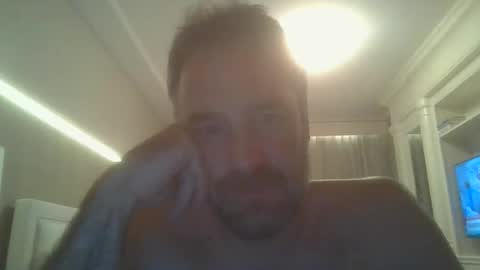 nicknut07 online show from 10/28/25, 02:04