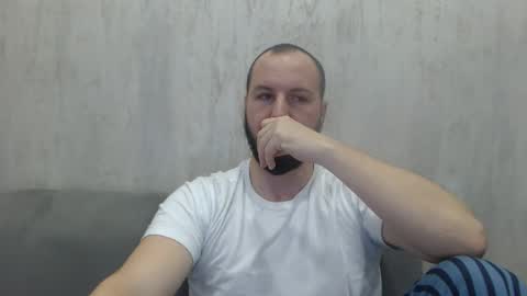 Snapshot of nickolas22 chatting on 12/02/25, 01:00 Julian online show from 12/02/25, 01:00