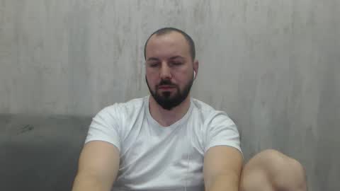 Snapshot of nickolas22 chatting on 12/13/25, 11:54 Julian online show from 12/13/25, 11:54