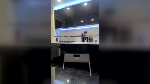 Snapshot of nickolas22 chatting on 02/21/26, 01:28 Julian online show from 02/21/26, 01:28