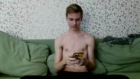 Snapshot of nicksuper8 chatting on 12/15/24, 01:43 Nick online show from 12/15/24, 01:43