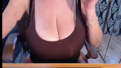 Nicky online show from 10/22/25, 06:02