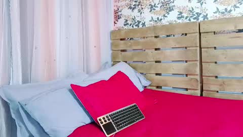 Snapshot of nicky_oli chatting on 01/31/25, 03:44 nicky_oli online show from 01/31/25, 03:44