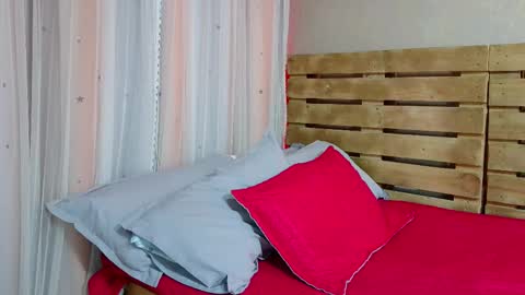 Snapshot of nicky_oli chatting on 02/09/25, 01:03 nicky_oli online show from 02/09/25, 01:03