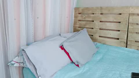 Snapshot of nicky_oli chatting on 02/11/25, 04:24 nicky_oli online show from 02/11/25, 04:24