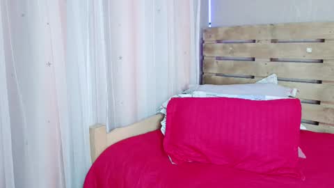 Snapshot of nicky_oli chatting on 02/16/25, 07:27 nicky_oli online show from 02/16/25, 07:27