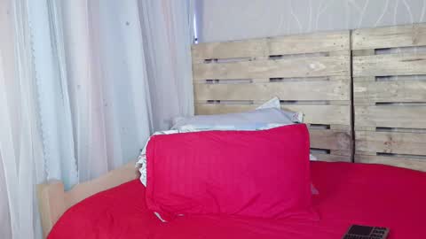 Snapshot of nicky_oli chatting on 02/18/25, 12:28 nicky_oli online show from 02/18/25, 12:28