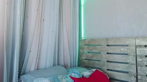 Snapshot of nicky_oli chatting on 02/23/25, 02:35 nicky_oli online show from 02/23/25, 02:35