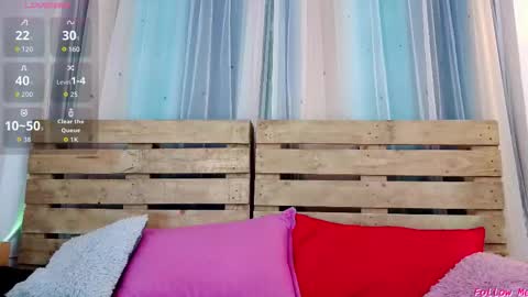 Snapshot of nicky_oli chatting on 10/15/25, 03:01 nicky_oli online show from 10/15/25, 03:01