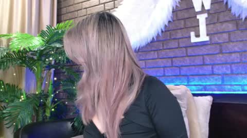 Snapshot of nicky_owl chatting on 01/20/25, 06:21 Today is my 41st birthday And in 2 hours Im waiting for you on the stream Stock up on tokens and a good mood Nicky online show from 01/20/25, 06:21