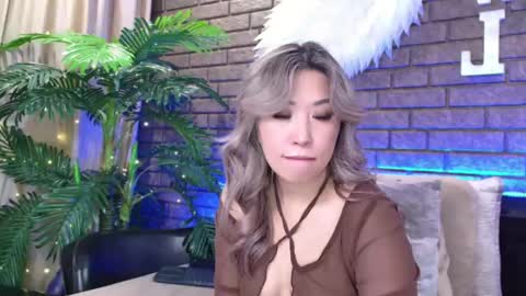 Snapshot of nicky_owl chatting on 02/19/25, 12:55 Today is my 41st birthday And in 2 hours Im waiting for you on the stream Stock up on tokens and a good mood Nicky online show from 02/19/25, 12:55