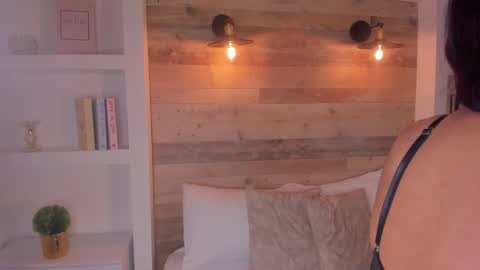 Nicky  online show from 10/25/25, 03:03