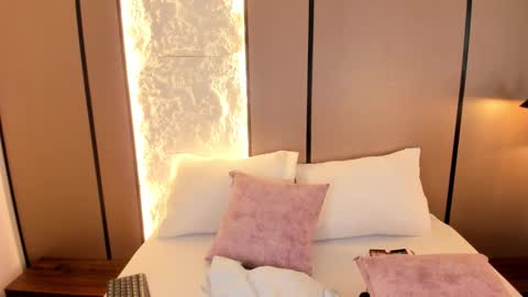 Nicky  online show from 11/20/25, 03:28