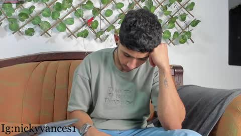 nicky online show from 01/04/25, 08:27