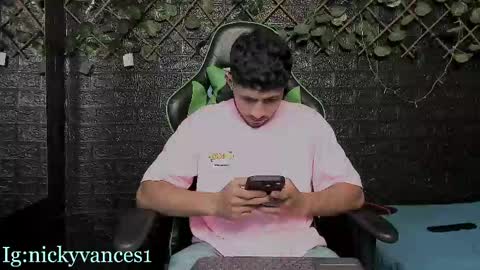 nicky online show from 10/25/25, 09:42