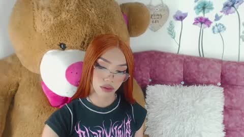 Snapshot of nickynoa chatting on 02/12/25, 09:43 Nicky online show from 02/12/25, 09:43