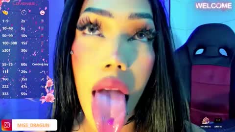 Snapshot of nickynoa chatting on 10/15/25, 04:34 Nicky online show from 10/15/25, 04:34