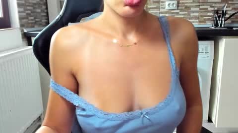 Nicky online show from 09/25/25, 08:51