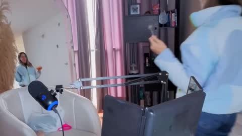 Nicky online show from 02/02/26, 08:18