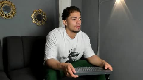 nico_blaze7 online show from 12/18/25, 12:33