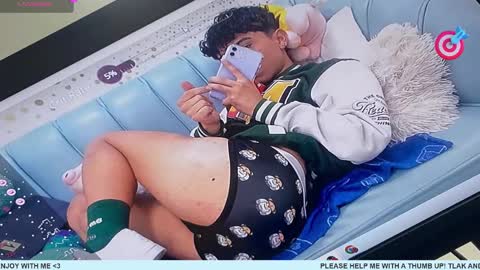Snapshot of nico_cruz chatting on 02/18/25, 08:05 nico online show from 02/18/25, 08:05