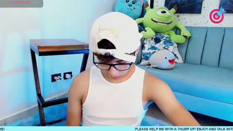 Snapshot of nico_cruz chatting on 03/06/25, 02:40 nico online show from 03/06/25, 02:40