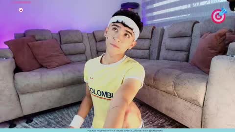Snapshot of nico_cruz chatting on 09/17/25, 10:22 nico online show from 09/17/25, 10:22