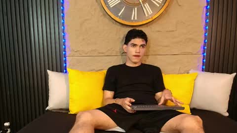 nico_monroet online show from 04/21/26, 08:55