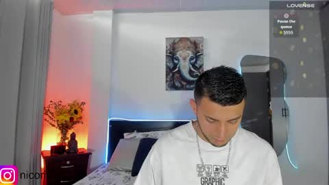 Nicolas online show from 04/18/26, 07:51