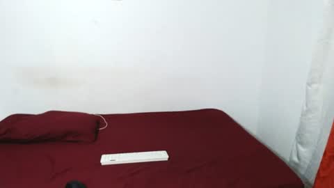 Snapshot of nico_y_nina chatting on 06/23/26, 02:42 nico_y_nina online show from 06/23/26, 02:42