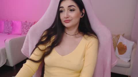 Nicole Online at about after 1000  6  UK time or 900  - 500  UK time it approximate time interval online show from 12/18/24, 01:37