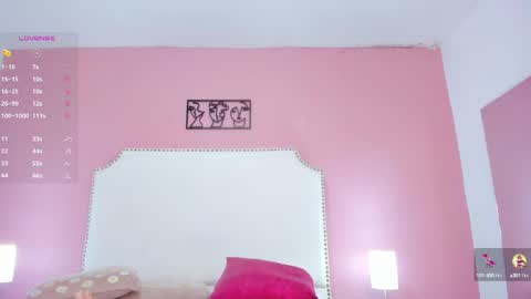 Snapshot of nicol_giraldo chatting on 01/18/25, 10:28 Nicol online show from 01/18/25, 10:28