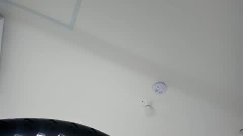 Snapshot of nicol_giraldo chatting on 11/24/25, 04:23 Nicol online show from 11/24/25, 04:23