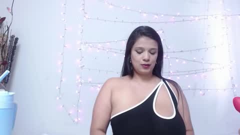 Snapshot of nicol_love0 chatting on 03/12/25, 05:28 Nicol online show from 03/12/25, 05:28