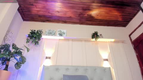 Snapshot of nicol_snow chatting on 12/17/24, 01:16 Your baby Nicol online show from 12/17/24, 01:16