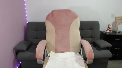 nicole Storm online show from 11/23/25, 11:04