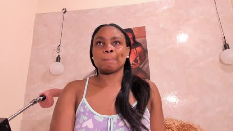 Snapshot of nicol_villa_ chatting on 01/17/25, 11:17 Nicol Villa online show from 01/17/25, 11:17