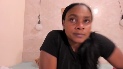 Snapshot of nicol_villa_ chatting on 01/25/25, 12:05 Nicol Villa online show from 01/25/25, 12:05