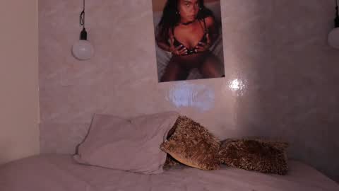 Snapshot of nicol_villa_ chatting on 01/28/25, 12:54 Nicol Villa online show from 01/28/25, 12:54