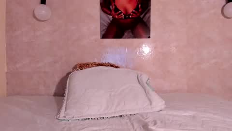 Snapshot of nicol_villa_ chatting on 02/20/25, 12:25 Nicol Villa online show from 02/20/25, 12:25