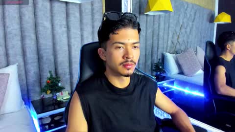 Nicolai online show from 12/22/25, 12:02